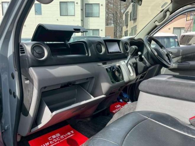 キャラバンNV350 2.5 プレミアムGX ロングボディ ディーゼルターボ 4WD　ABS　衝突軽減ブレーキ　横滑防止装置　盗難防止装置　エアコン　パワステ　パワーウィンドウ　キーレス　片側スライドドア　フォグランプ　ETC　エアバッグ　オリジナル全塗装アンビルグレー　フロントグリル 2500