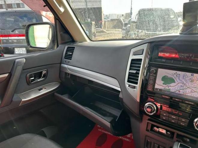 パジェロ3.2 ロング エクシード ディーゼルターボ 4WD　クルーズコントロール　パワステ　パワーウィンドウ　ABS　純正ナビ　バックカメラ　横滑り防止装置　盗難防止装置　純正アルミホイール 3200