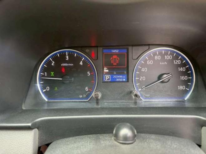 キャラバンNV350 2.5 プレミアムGX ロングボディ ディーゼルターボ 4WD　ナビ　バックカメラ　ETC　パワステ　パワーウィンドウ　キーレスエントリー　エアコン　盗難防止装置　両側スライドドア　フロントフォグランプ 2500