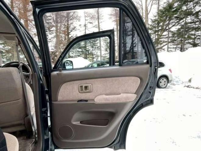 ハイラックスサーフ2.7 SSR-G 4WD　パワステ　パワーウィンドウ　キーレス　エアコン　ABS　ルーフレール　アルミホイール　寒冷地仕様　CD 2700