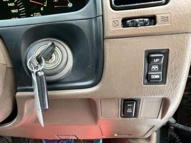 ハイラックスサーフ2.7 SSR-G 4WD　パワステ　パワーウィンドウ　キーレス　エアコン　ABS　ルーフレール　アルミホイール　寒冷地仕様　CD 2700