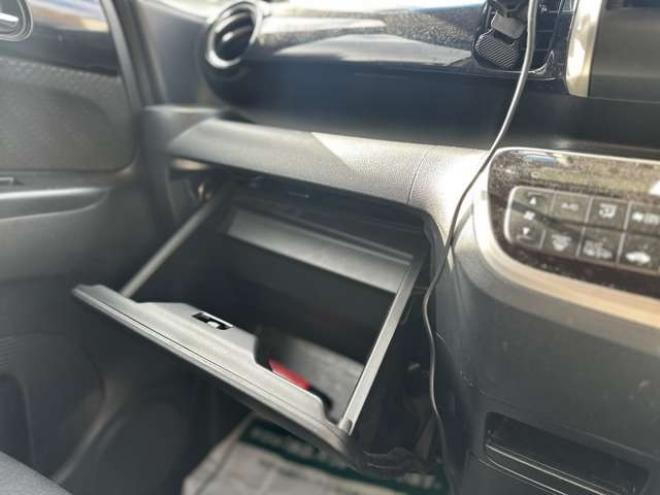 N-BOXカスタムG Lパッケージ 4WD　社外ナビ　左側電動スライドドア　バックカメラ　純正アルミホイール　キーレスエントリー　ABS　パワーウィンドウ　パワステ　盗難防止装置 660