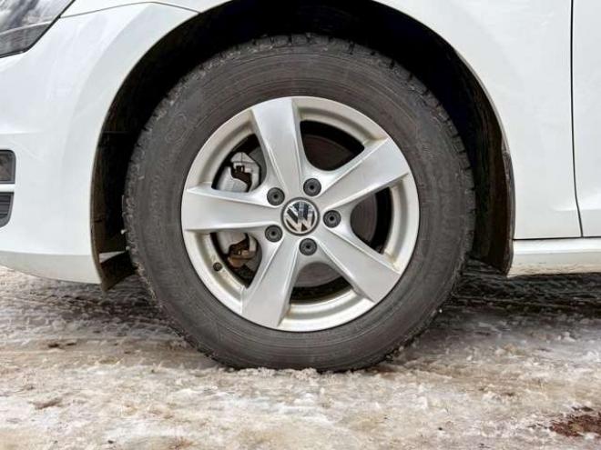 ゴルフTSI コンフォートライン　地デジナビ　バックカメラ　純正アルミホイール　パワステ　パワーウィンドウ　ABS　キーレスエントリー　ETC　クルーズコントロール　横滑り防止装置　エアコン　盗難防止装置　CD　アイドリングストップ 正規輸入車 2WD 1200