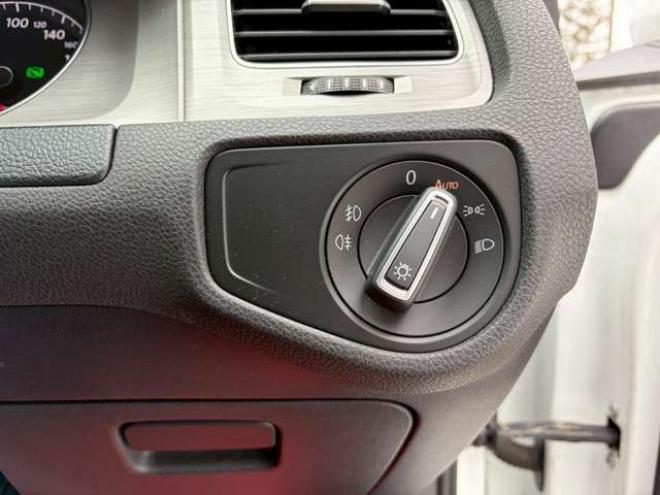 ゴルフTSI コンフォートライン　地デジナビ　バックカメラ　純正アルミホイール　パワステ　パワーウィンドウ　ABS　キーレスエントリー　ETC　クルーズコントロール　横滑り防止装置　エアコン　盗難防止装置　CD　アイドリングストップ 正規輸入車 2WD 1200