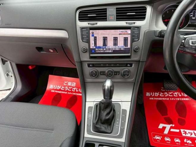 ゴルフTSI コンフォートライン　地デジナビ　バックカメラ　純正アルミホイール　パワステ　パワーウィンドウ　ABS　キーレスエントリー　ETC　クルーズコントロール　横滑り防止装置　エアコン　盗難防止装置　CD　アイドリングストップ 正規輸入車 2WD 1200