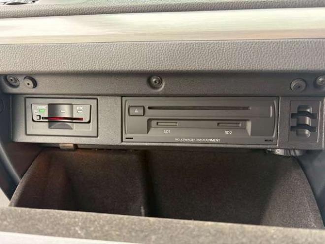 ゴルフTSI コンフォートライン　地デジナビ　バックカメラ　純正アルミホイール　パワステ　パワーウィンドウ　ABS　キーレスエントリー　ETC　クルーズコントロール　横滑り防止装置　エアコン　盗難防止装置　CD　アイドリングストップ 正規輸入車 2WD 1200