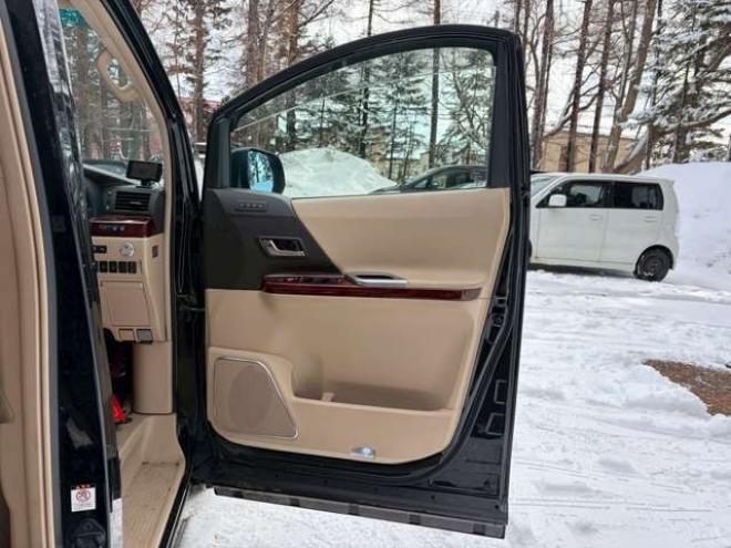 アルファード3.5 350G Lパッケージ 4WD　ETC　後席モニター　両側電動スライドドア　社外エンジンスターター　パワーウィンドウ　パワーバックドア　純正ナビ　　バックカメラ　キーレス　3列シート　ABS 電動シート　シートヒーター　パワステ 3500