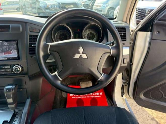 パジェロ3.0 ロング リミテッド エディション 4WD　ワンオーナー　社外ナビ　バックカメラ　純正アルミホイール　エアコン　エンジンスターター　ETC　記録簿　キーレスエントリー　パワステ　パワーウィンドウ　3列シート　エアコン　寒冷地仕様　盗難防止装置 3000