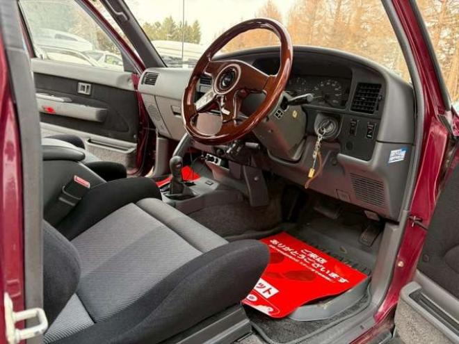 ハイラックスサーフ3.0 SSR-G ワイドボデー ディーゼルターボ 4WD　レカロシート　社外ハンドル　社外ナビ　地デジ　ETC　2バッテリー　バンパーガード　パワステ　パワーウィンドウ　純正アルミホイール　クルーズコントロール　寒冷地仕様 3000