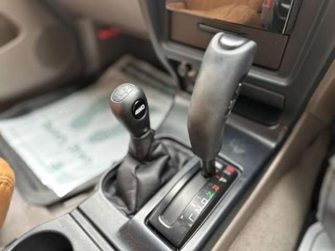 ハイラックスサーフ2.7 SSR-X パッケージオプションA 4WD　ナローボディ　リフトアップ　グリル　グッドリッチAW　パワステ　パワーウィンドウ　ABS　キーレス 2700