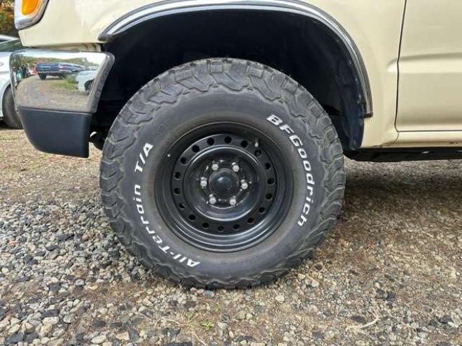 ハイラックスサーフ2.7 SSR-X プレミアムセレクション 4WD　リフトアップ　ETC　バックカメラ　社外ナビ　パワーウィンドウ　パワステ　ABS　全塗装済 2700