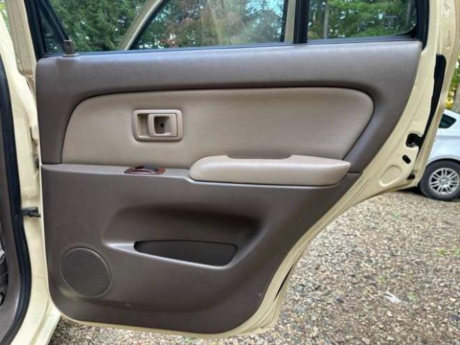 ハイラックスサーフ2.7 SSR-X プレミアムセレクション 4WD　リフトアップ　ETC　バックカメラ　社外ナビ　パワーウィンドウ　パワステ　ABS　全塗装済 2700