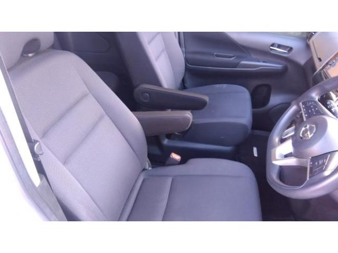 セレナX VセレクションⅡ　4WD 4WD 2000 5Dr