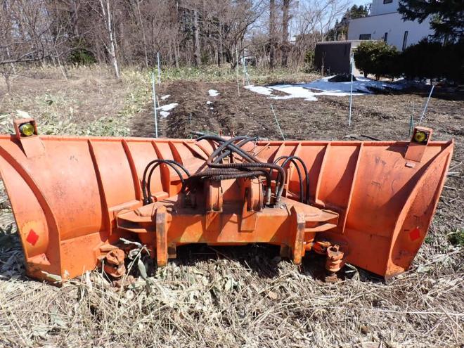 ホイールローダLX120-2　ワンタッチマルチプラウ＆バケット　恵庭ヤード