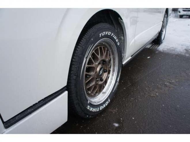 ハイエース2.7 GL ロング ミドルルーフ 4WD　ワンオーナー　ケンウッド9インチナビTV　Bカメラ　フリップダウンモニター　ワークエクストラップ18インチAW　415コブラフロントスポイラー　ベッドキット　LEDヘッドライト　スマキー　AC100V 2700
