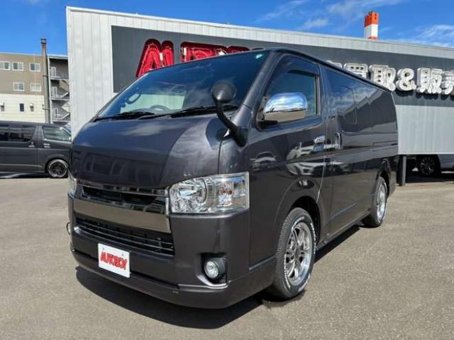 ハイエースバン2.8 スーパーGL ダークプライムII ロングボディ ディーゼルターボ 4WD　グレーメタリック　415COBRAクリーンルック3フロントスポイラー　ステージ2ルーフスポイラー　バッドフェイスBY2ボンネット　バッドラッカー17インチAW　ヨコハマPARADA17インチホワイトレター 2800
