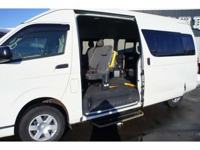 レジアスエース2.7 ウェルキャブ Bタイプ スーパーロング 4WD　ワンオーナー　純正メモリーナビTV　Bカメラ　車いす移動車　車いす2基固定装置付き　9人乗り　リア電動リフト　寒冷地仕様 福祉車両 2700