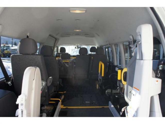 レジアスエース2.7 ウェルキャブ Bタイプ スーパーロング 4WD　ワンオーナー　純正メモリーナビTV　Bカメラ　車いす移動車　車いす2基固定装置付き　9人乗り　リア電動リフト　寒冷地仕様 福祉車両 2700