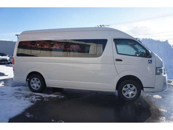 レジアスエース2.7 ウェルキャブ Bタイプ スーパーロング 4WD　ワンオーナー　純正メモリーナビTV　Bカメラ　車いす移動車　車いす2基固定装置付き　9人乗り　リア電動リフト　寒冷地仕様 福祉車両 2700