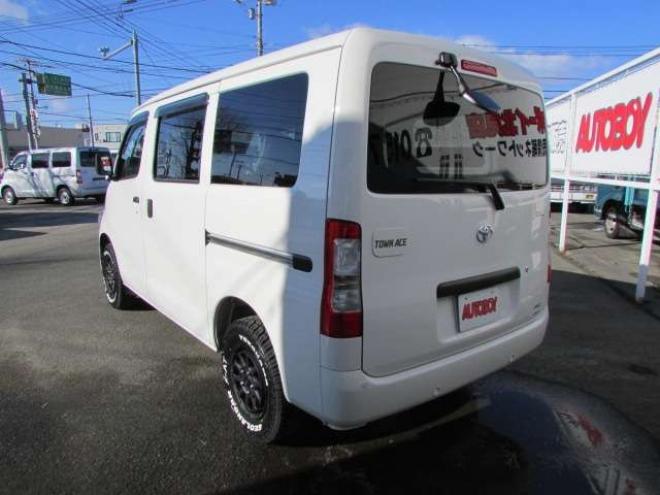 タウンエースバン1.5 GL 4WD　登録済未使用車/スマートアシスト/LEDヘッドライト/ベッドキット/MAD CROSS14インチホイール+ジオランダーX-AT/キーレス/アイドリングストップ 登録済未使用車 1500