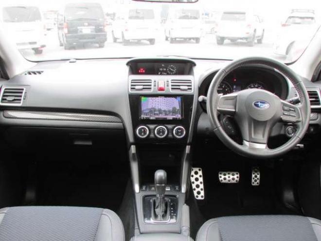 フォレスター2.0 S リミテッド 4WD　アイサイト/アイドリングストップ/シートヒーター/社外ナビ/フルセグ/バックカメラ/フリップダウンモニター/ETC/レーダークルーズコントロール 2000