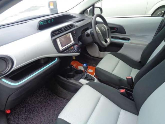 アクア1.5 S　キーフリー　純正ナビ　ワンセグ　ハイブリッド 2WD 1500