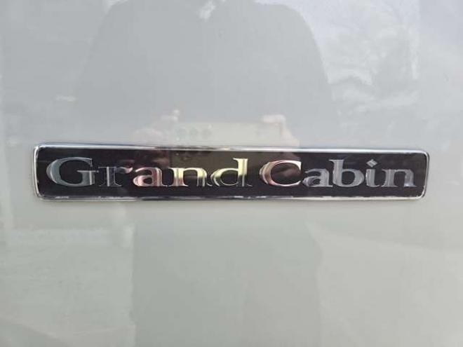 ハイエース2.7 グランドキャビン 4WD　寒冷地　10人乗り　スーパーロング　ワイドボディ　ハイルーフ　プッシュスタート　スマキー　パワスラ　リアヒーター&クーラー　ステアリングスイッチ　車線逸脱防止　衝突被害軽減　横滑り防止　電動格納ミラー 2700