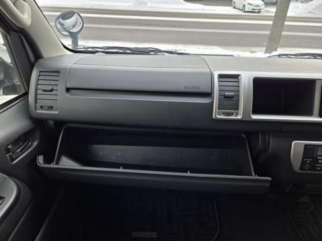 ハイエース2.7 GL ロング ミドルルーフ 4WD　寒冷地仕様　10人乗り　リアヒーター&クーラー　プッシュスタート　スマートキー　横滑り防止　オートライト　バックカメラ　純正ナビ　ワンセグTV　Bluetooth　CD/DVD　FM/AM　電動格納ミラー　ETC 2700