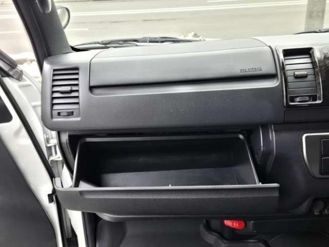 ハイエースバン2.8 スーパーGL ダークプライムII ロングボディ ディーゼルターボ 4WD　ESSEXバージョン　FスポイラーVer3&サイドライナー&リアライナー　ESSEX　ENCD17インチAW　ヨコハマPARADA17インチ　ESSEX3Dフロアマット　ハーフレザーシート　プッシュスタート　スマートキー　リアヒーター 2800