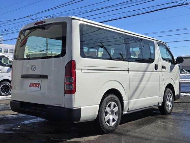 レジアスエース3.0 DX ロングボディ ディーゼルターボ 4WD　寒冷地仕様　リアヒーター　キーレス　マルチユースシートバックコンソール　フロントアンダーミラー　電動格納ミラー　パワーヒート　デイライト　純正オーディオ　FM/AM　AUX　バックカメラ 3000