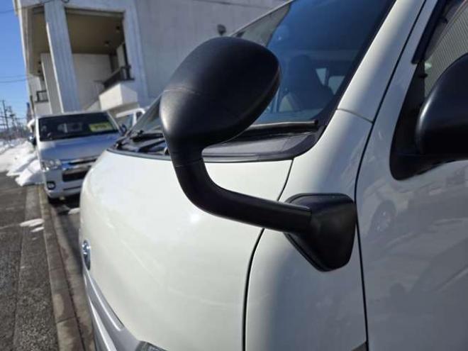 レジアスエース3.0 DX ロングボディ ディーゼルターボ 4WD　寒冷地仕様　リアヒーター　キーレス　マルチユースシートバックコンソール　フロントアンダーミラー　電動格納ミラー　パワーヒート　デイライト　純正オーディオ　FM/AM　AUX　バックカメラ 3000