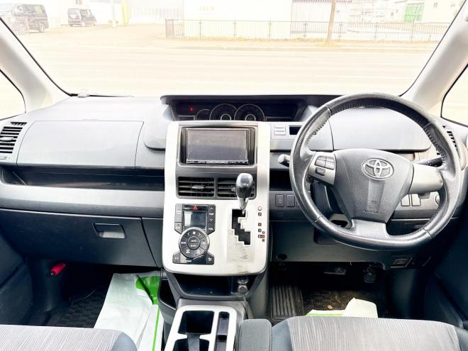 ヴォクシー2.0ZS 4WD　ローンが不安な方＜優遇ローン＞　本州仕入　モデリスタエアロ　ダブルサンルーフ　 4WD 2000 5Dr