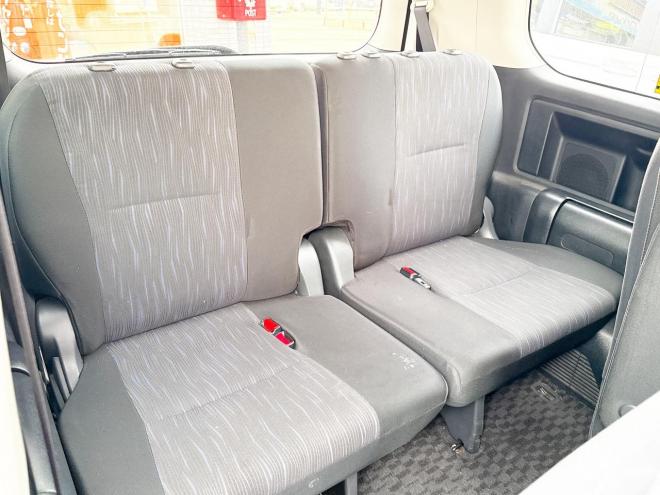 ヴォクシー2.0ZS 4WD　ローンが不安な方＜優遇ローン＞　本州仕入　モデリスタエアロ　ダブルサンルーフ　 4WD 2000 5Dr