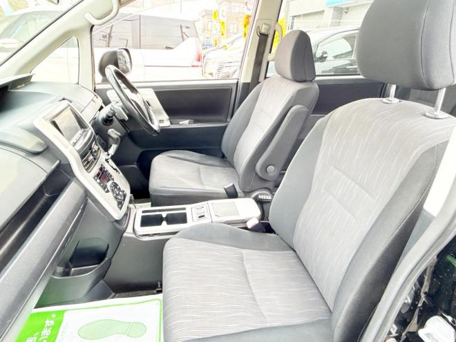 ヴォクシー2.0ZS 4WD　ローンが不安な方＜優遇ローン＞　本州仕入　モデリスタエアロ　ダブルサンルーフ　 4WD 2000 5Dr