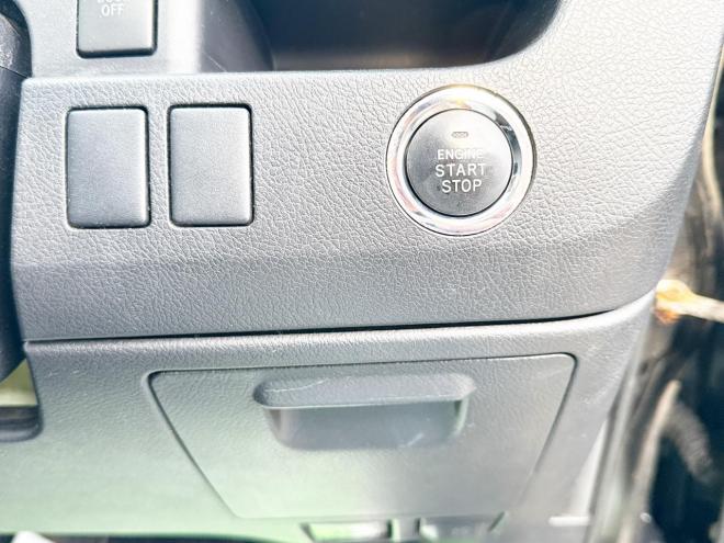 ヴォクシー2.0ZS 4WD　ローンが不安な方＜優遇ローン＞　本州仕入　モデリスタエアロ　ダブルサンルーフ　 4WD 2000 5Dr