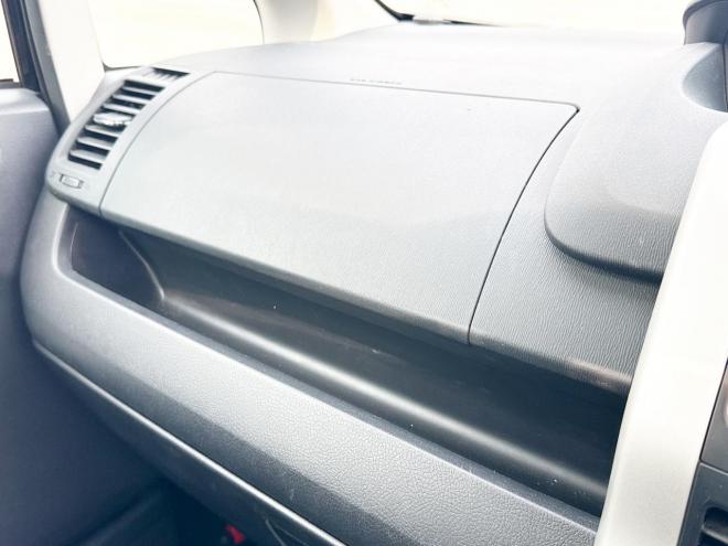 ヴォクシー2.0ZS 4WD　ローンが不安な方＜優遇ローン＞　本州仕入　モデリスタエアロ　ダブルサンルーフ　 4WD 2000 5Dr