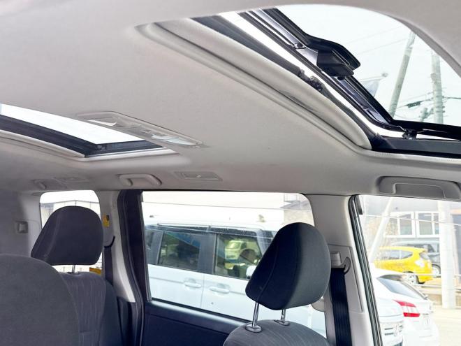 ヴォクシー2.0ZS 4WD　ローンが不安な方＜優遇ローン＞　本州仕入　モデリスタエアロ　ダブルサンルーフ　 4WD 2000 5Dr