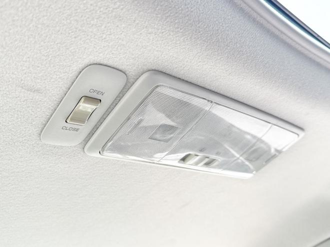 ヴォクシー2.0ZS 4WD　ローンが不安な方＜優遇ローン＞　本州仕入　モデリスタエアロ　ダブルサンルーフ　 4WD 2000 5Dr