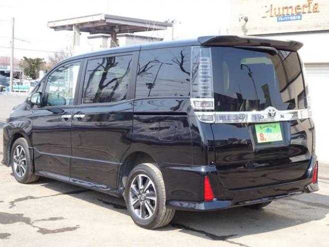 ヴォクシー2.0 ZS 煌III 4WD　本州車　保証1年/走行距離無制限　4WD　両側パワースライドドア　トヨタセーフティセンス　ALPINE製ナビ　地デジ　バックカメラ　Bluetooth接続　ハーフレザーシート　ビルトインETC　LEDヘッドライト　冬タイヤ付 2000