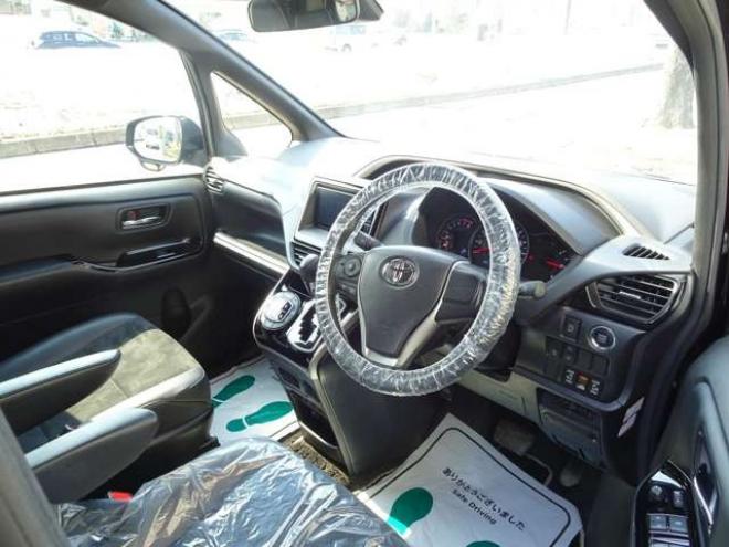 ヴォクシー2.0 ZS 煌III 4WD　本州車　保証1年/走行距離無制限　4WD　両側パワースライドドア　トヨタセーフティセンス　ALPINE製ナビ　地デジ　バックカメラ　Bluetooth接続　ハーフレザーシート　ビルトインETC　LEDヘッドライト　冬タイヤ付 2000