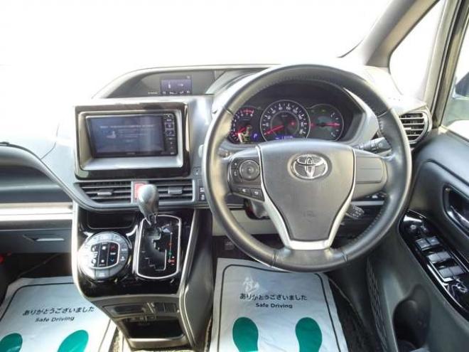 ヴォクシー2.0 ZS 煌III 4WD　本州車　保証1年/走行距離無制限　4WD　両側パワースライドドア　トヨタセーフティセンス　ALPINE製ナビ　地デジ　バックカメラ　Bluetooth接続　ハーフレザーシート　ビルトインETC　LEDヘッドライト　冬タイヤ付 2000