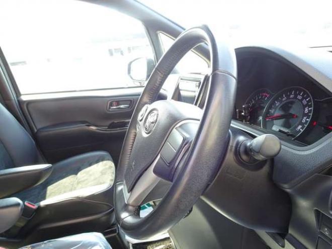 ヴォクシー2.0 ZS 煌III 4WD　本州車　保証1年/走行距離無制限　4WD　両側パワースライドドア　トヨタセーフティセンス　ALPINE製ナビ　地デジ　バックカメラ　Bluetooth接続　ハーフレザーシート　ビルトインETC　LEDヘッドライト　冬タイヤ付 2000