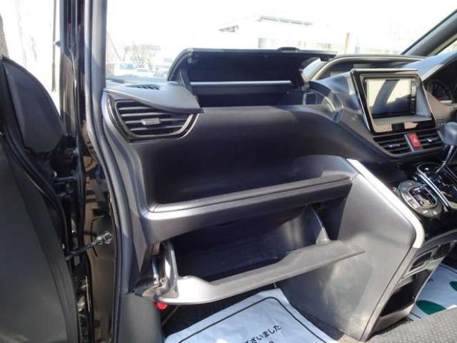 ヴォクシー2.0 ZS 煌III 4WD　本州車　保証1年/走行距離無制限　4WD　両側パワースライドドア　トヨタセーフティセンス　ALPINE製ナビ　地デジ　バックカメラ　Bluetooth接続　ハーフレザーシート　ビルトインETC　LEDヘッドライト　冬タイヤ付 2000