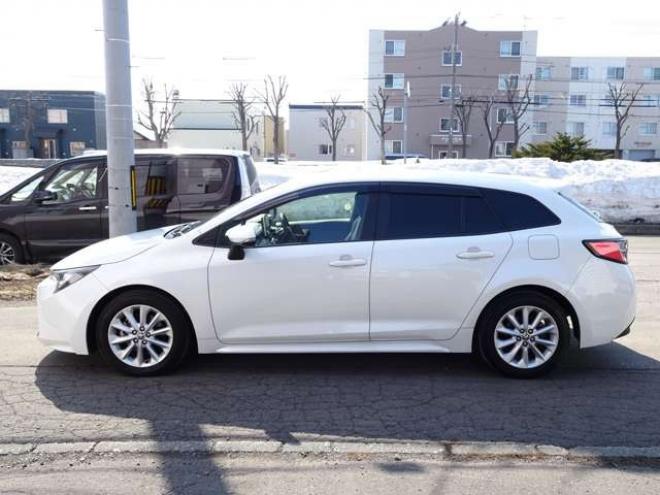 カローラツーリング　1.8 ハイブリッド S E-Four 4WD　本州仕入　ハイブリッド保証2年/走行距離無制限　4WD　トヨタセーフティセンス　9インチディスプレイオーディオ　地デジ　バックカメラ　前席シートヒーター　ステアリングヒーター　ブレーキホールド 1800