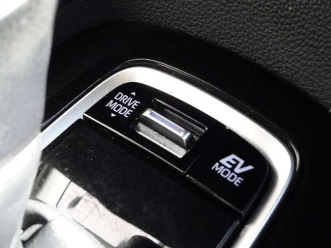 カローラツーリング　1.8 ハイブリッド S E-Four 4WD　本州仕入　ハイブリッド保証2年/走行距離無制限　4WD　トヨタセーフティセンス　9インチディスプレイオーディオ　地デジ　バックカメラ　前席シートヒーター　ステアリングヒーター　ブレーキホールド 1800