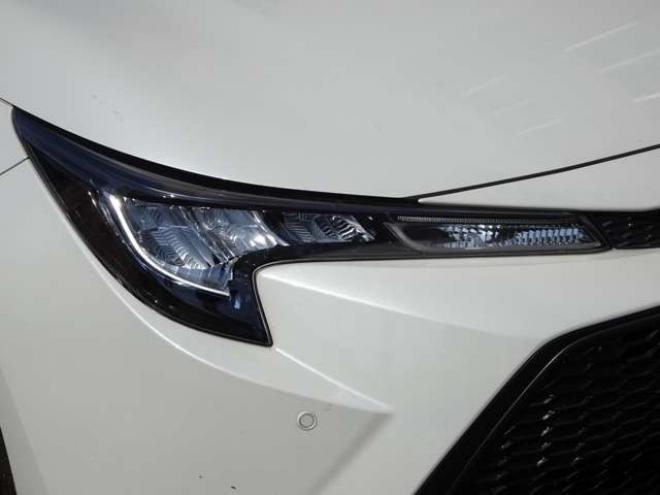 カローラツーリング　1.8 ハイブリッド S E-Four 4WD　本州仕入　ハイブリッド保証2年/走行距離無制限　4WD　トヨタセーフティセンス　9インチディスプレイオーディオ　地デジ　バックカメラ　前席シートヒーター　ステアリングヒーター　ブレーキホールド 1800