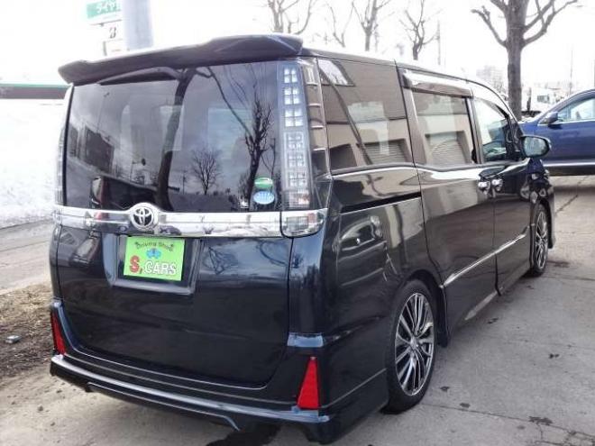 ヴォクシー2.0 ZS 煌II 4WD　本州車　保証付1年/走行距離無制限　4WD　ローダウン　両側パワースライドドア　純正9インチナビ　バックカメラ　ビルトインETC　社外18インチアルミホイール　アイドリングストップ　スマートキー　LEDヘッドライト 2000