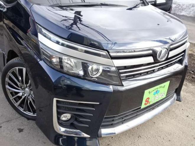 ヴォクシー2.0 ZS 煌II 4WD　本州車　保証付1年/走行距離無制限　4WD　ローダウン　両側パワースライドドア　純正9インチナビ　バックカメラ　ビルトインETC　社外18インチアルミホイール　アイドリングストップ　スマートキー　LEDヘッドライト 2000