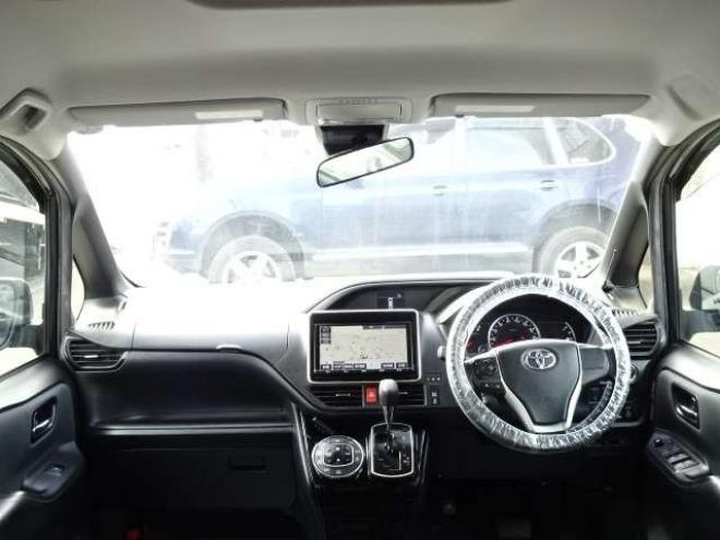 ヴォクシー2.0 ZS 煌II 4WD　本州車　保証付1年/走行距離無制限　4WD　ローダウン　両側パワースライドドア　純正9インチナビ　バックカメラ　ビルトインETC　社外18インチアルミホイール　アイドリングストップ　スマートキー　LEDヘッドライト 2000