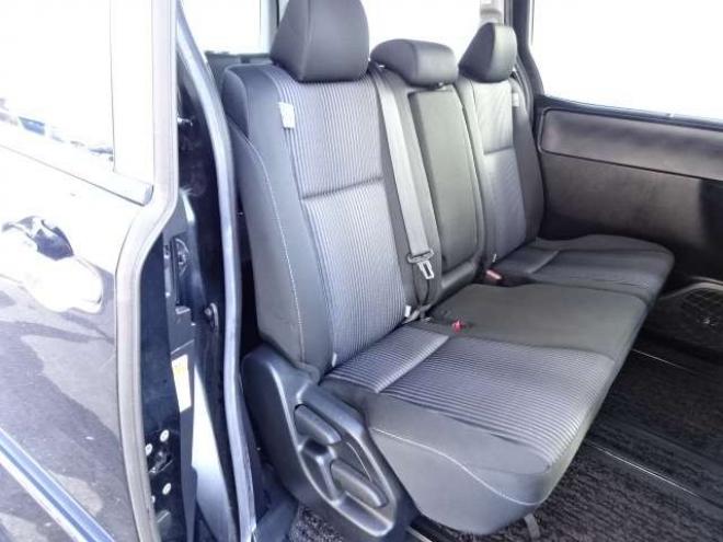 ヴォクシー2.0 ZS 煌II 4WD　本州車　保証付1年/走行距離無制限　4WD　ローダウン　両側パワースライドドア　純正9インチナビ　バックカメラ　ビルトインETC　社外18インチアルミホイール　アイドリングストップ　スマートキー　LEDヘッドライト 2000